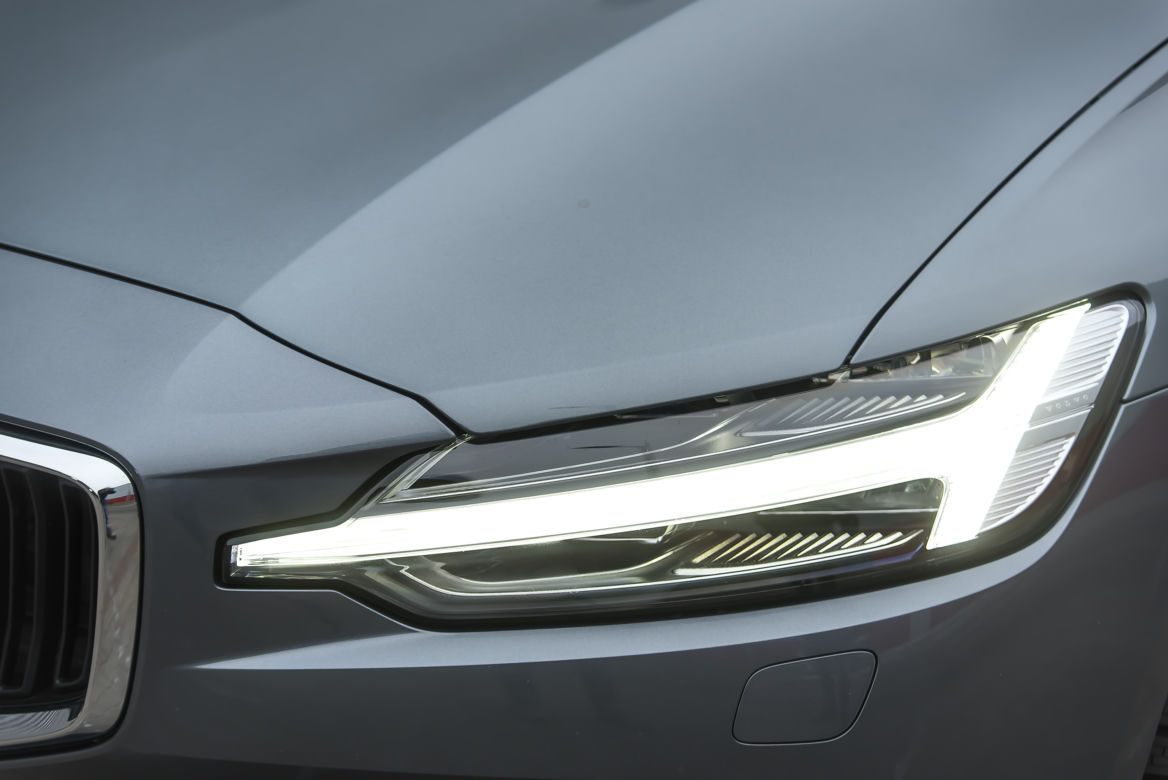 Volvo V60 Momentum Pro B4 FWD AT8