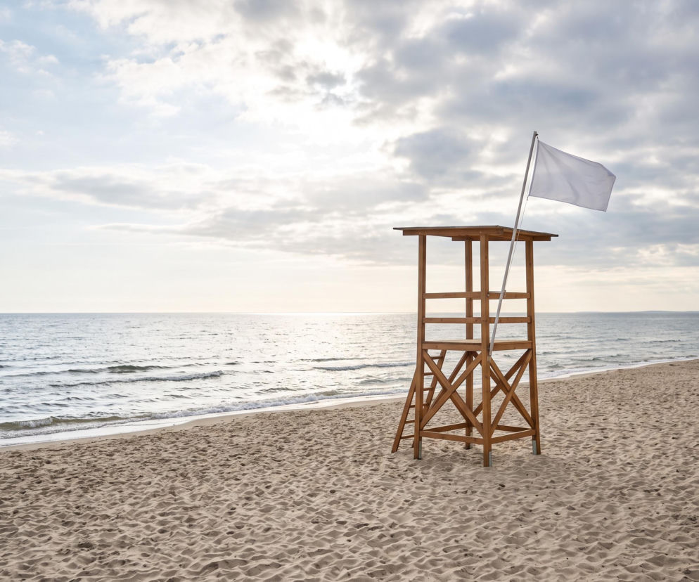 Sinice Sopot. Czy w Sopocie można się kąpać 18.08? Flaga, warunki pogodowe