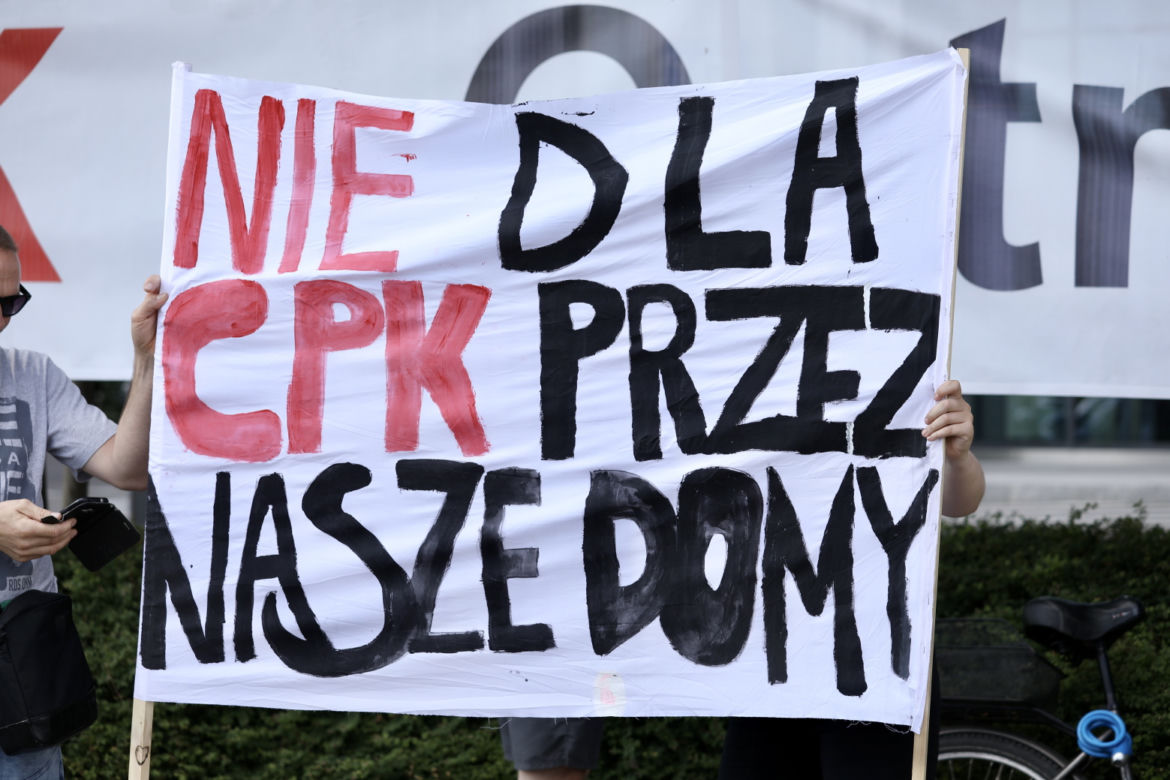 Rolnicy w stolicy przeciwko CPK. Protest przy dworcu zachodnim przed siedzibą spółki