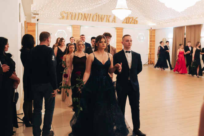 Studniówka 2026 maturzystów Zespołu Szkół Zawodowych nr 1 w Starachowicach