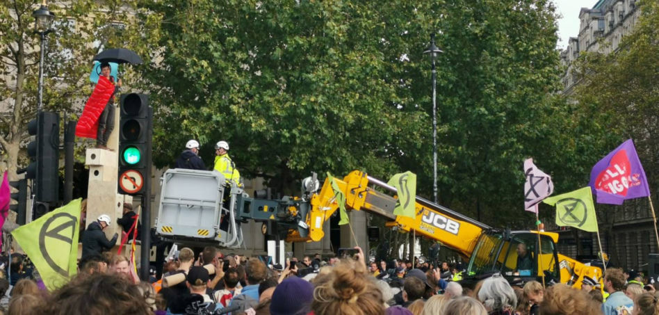 extinction-rebellion-protest-architecture-u-build-modular-boxes-_dezeen_1704_col_13