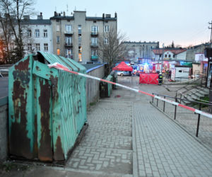 Nożownik z Brzezin z zarzutami. Zginął mężczyzna, policjant został ranny