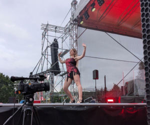 Tłumy na Festiwalu Pod Zaporą w Brodach! Oskar Cyms i „Złoty Gumiak” skradli serca publiczności