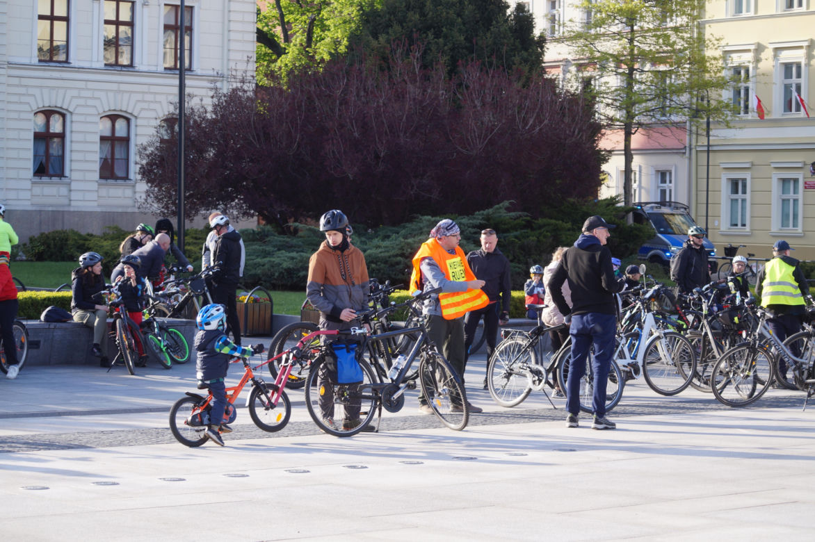 Rowerowa radość i ognisko na mecie. Rodzinna Masa Krytyczna przejechała przez Bydgoszcz