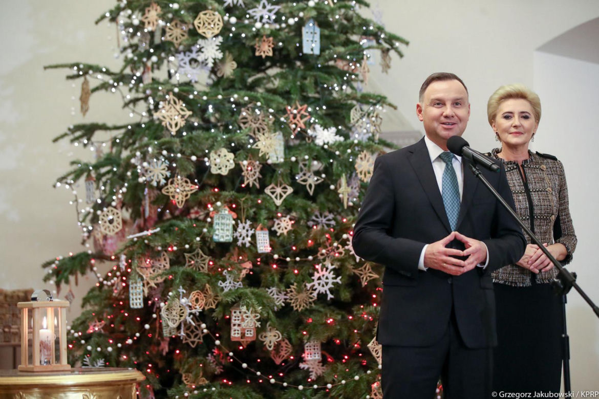 Świąteczne stylizacje Agaty Dudy 