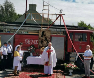 Proboszcz apeluje do wiernych, by w upały zostali w domach. „To nie jest grzech”