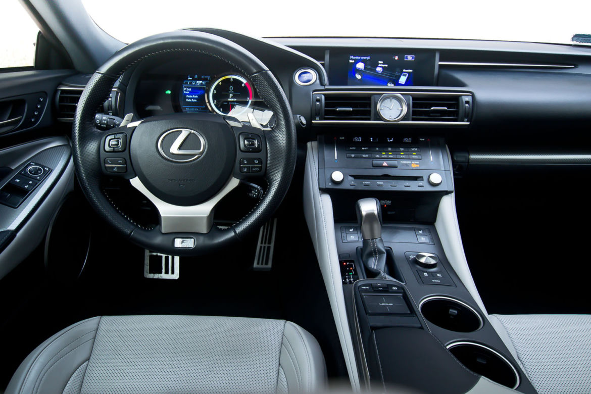 Lexus RC 300h F Sport