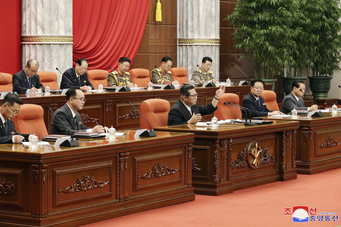 Kim Dzong Un dalej chudnie! Nie poznasz go na tym zdjęciu