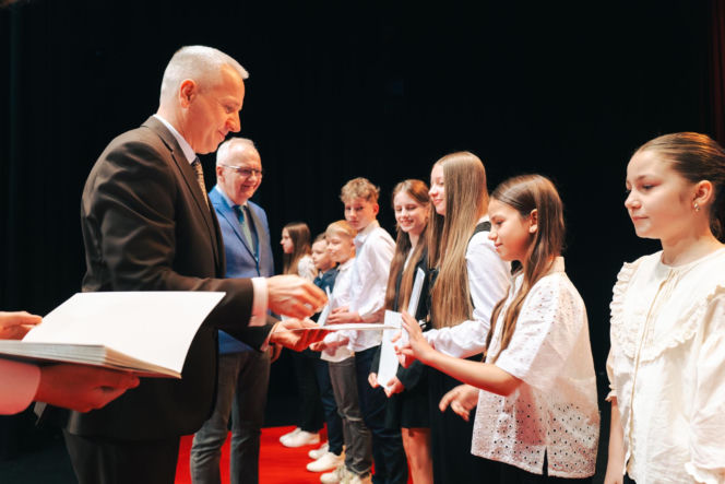 Najzdolniejsi uczniowie odebrali stypendia Prezydenta Miasta Siedlce