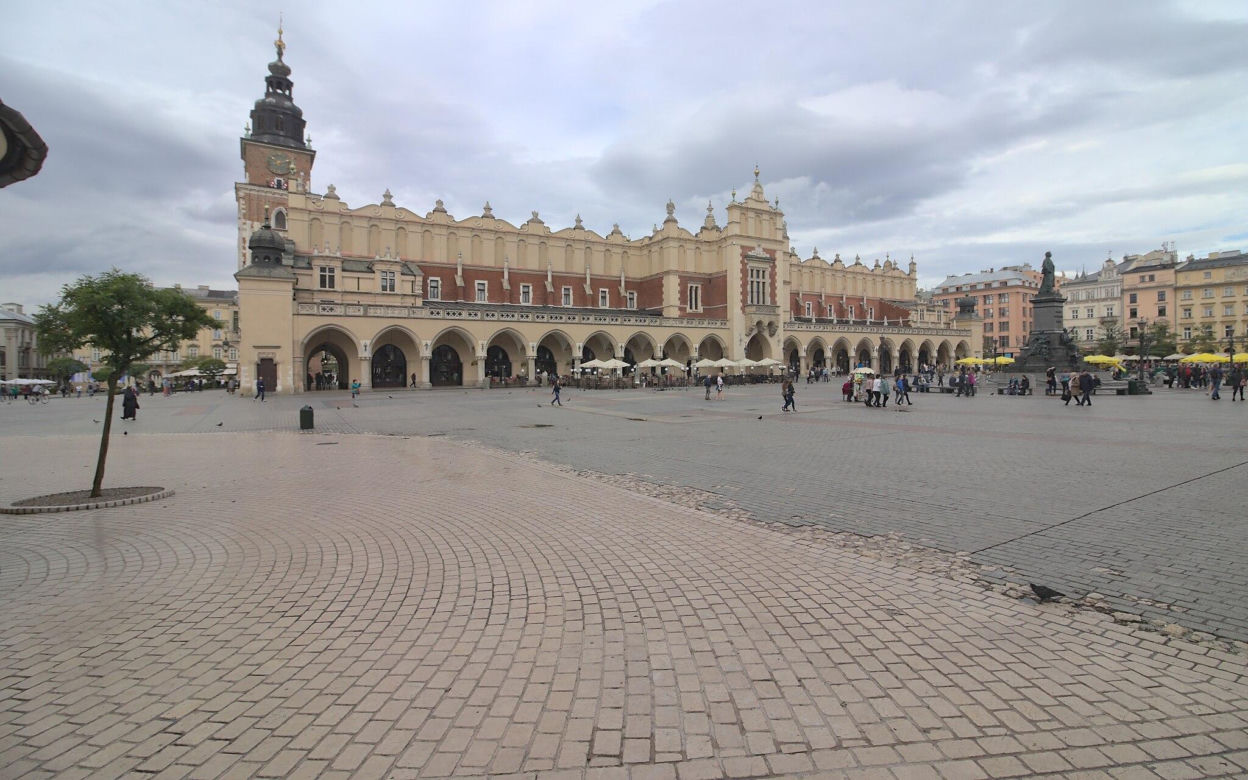 To miasto w Małopolsce jest nazywane Barceloną Północy. Jednak mało kto wie, że jest większe od hiszpańskiego hitu turystycznego 