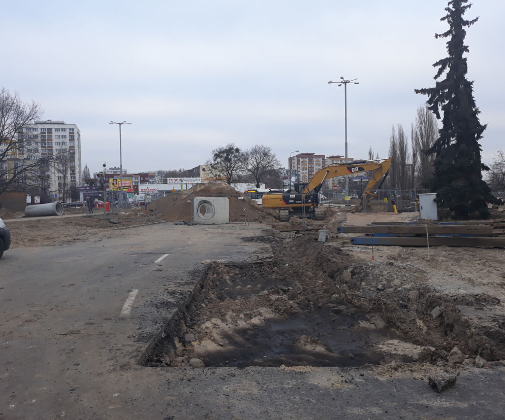 Prace na placu Chrapka - pogoda daje się we znaki