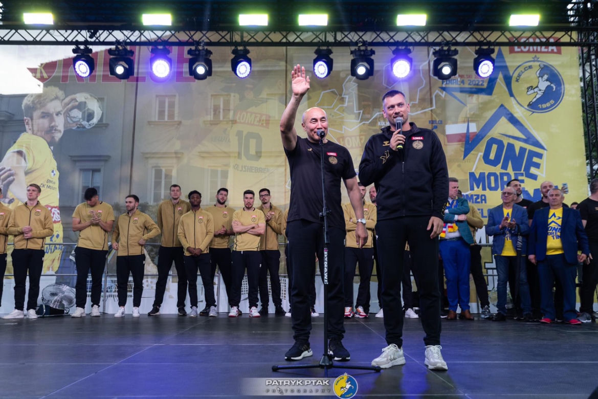 Wielka feta na Rynku. Kibice świętowali sukces Łomży Vive Kielce