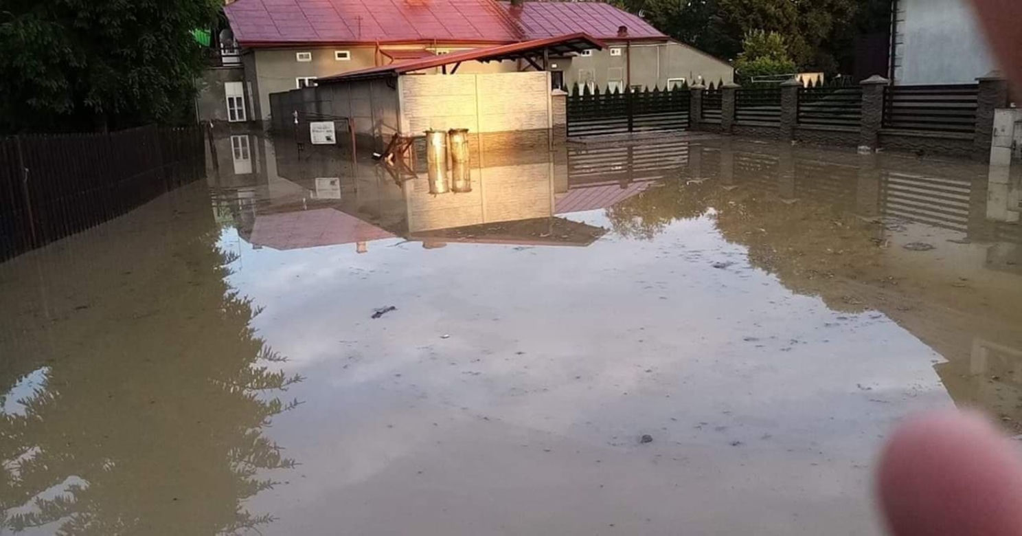 Kańczuga. Matka i jej dwie córki straciły mieszkanie w powodzi, potrzebują pomocy!