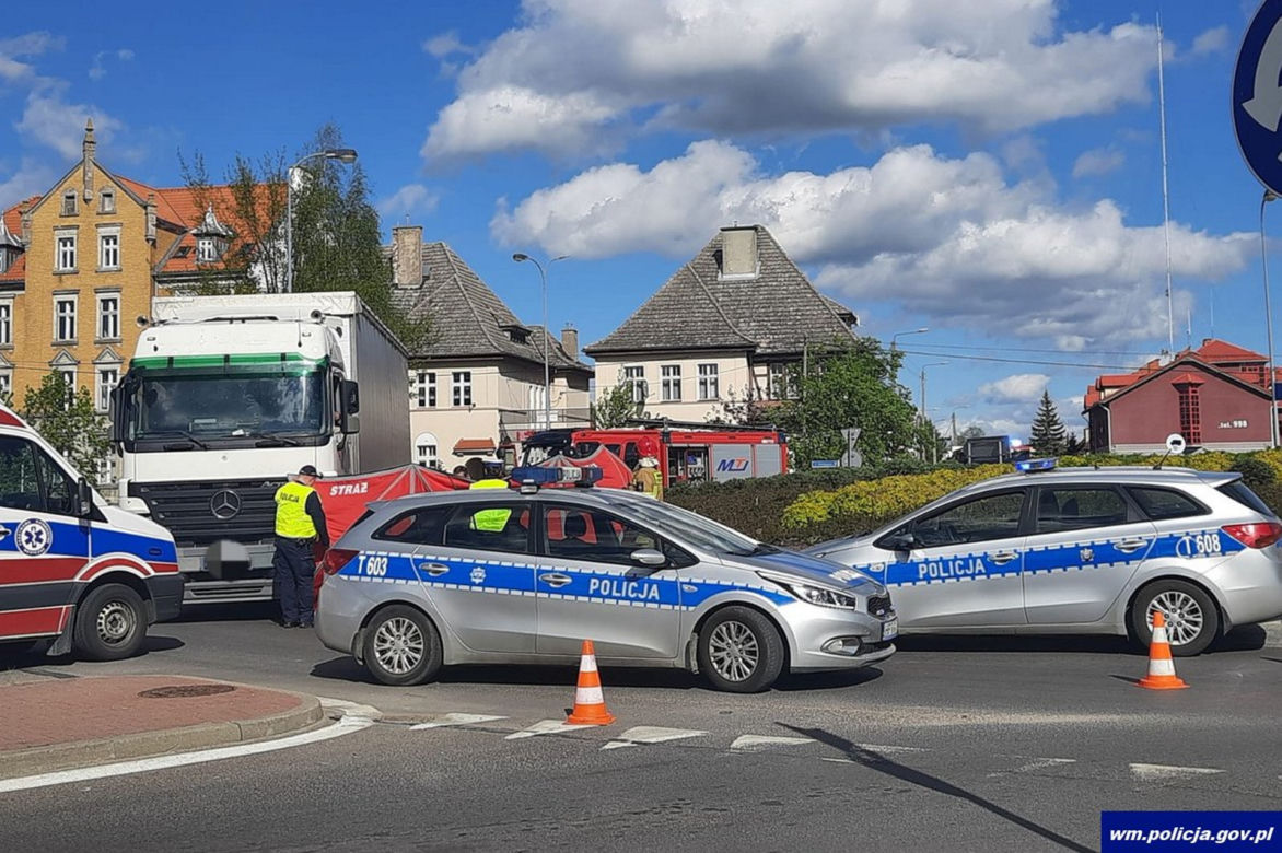 Tir ciągnął za sobą kobietę! Makabryczny wypadek w Mrągowie [ZDJĘCIA].