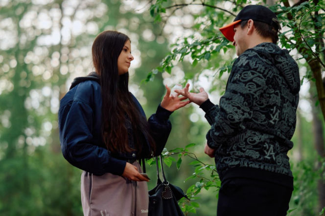 Na Wspólnej odc. 4277. Julka (Maja Oświecińska), diler (Hubert Simon)
