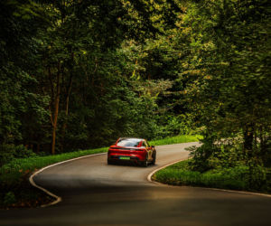 Wojciech Modest Amaro jeździ nowym Porsche Taycan