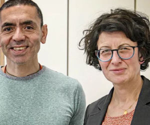 Ugur Sahin i Oezlem Tuereci Ta para naukowców stworzyła szczepionkę. Są tak zapracowani, że w przerwie wzięli ślub 