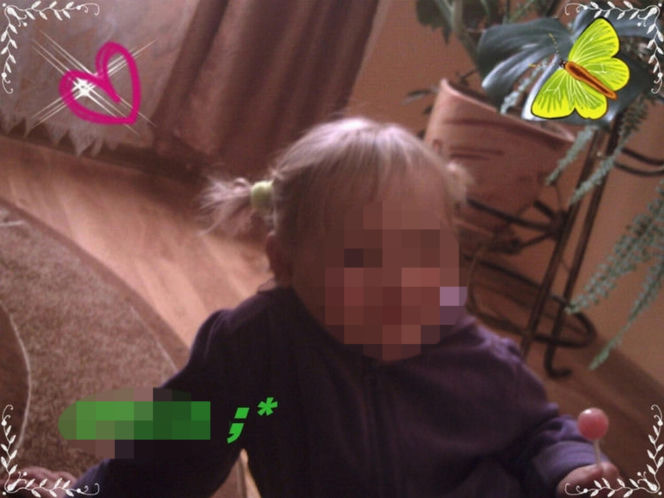 Drzwi obory przygniotły 3-letnią Oleńkę. Wgniotły dziewczynkę w mokrą ziemię