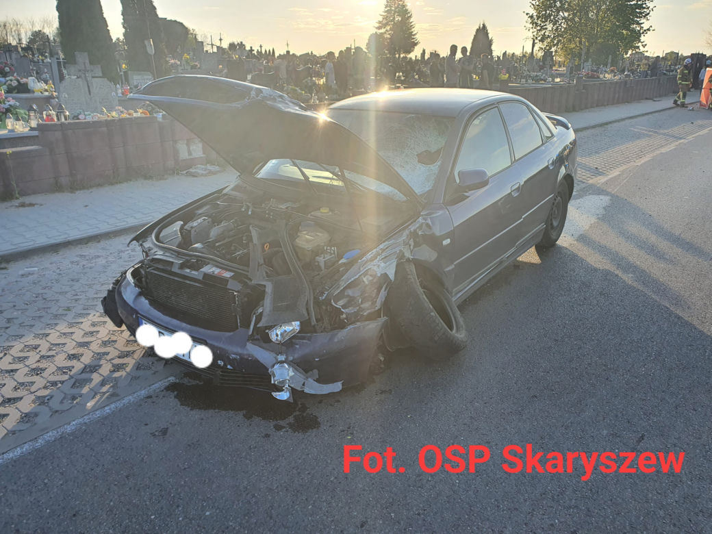 Tragedia pod Radomiem! Audi wjechało na chodniku w dwie kobiety. Jedna nie żyje [ZDJĘCIA]