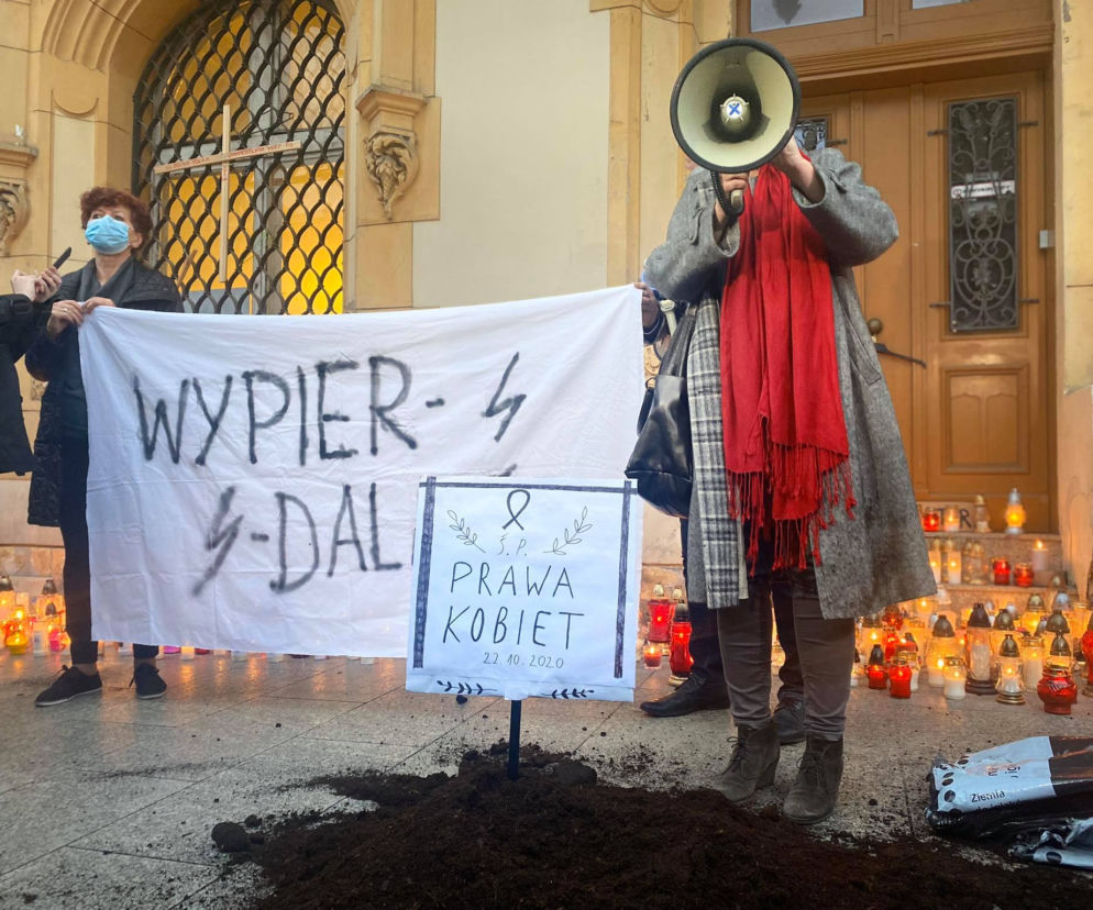 Strajk Kobiet w Łodzi 18.11: Wojna trwa nadal! Pokażmy, że patrzymy im na ręce!