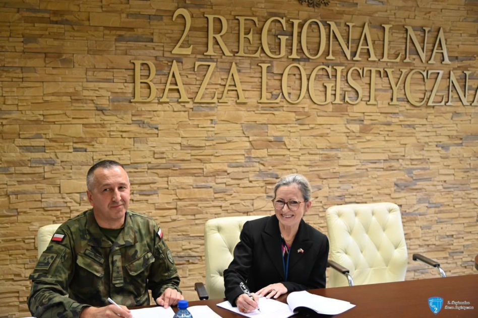 Wojsko Polskie stawia na Ultimate Building Machine. Błyskawiczna budowa hangarów i magazynów staje się faktem