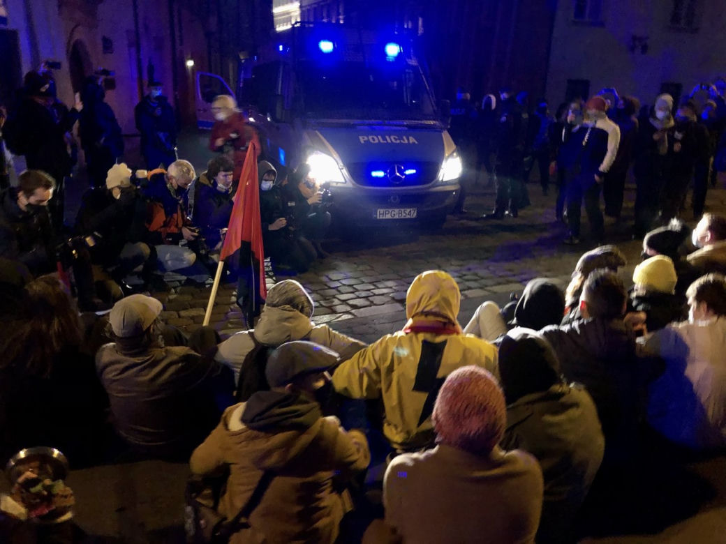Protest przeciwko kardynałowi Stanisławowi Dziwiszowi w Krakowie