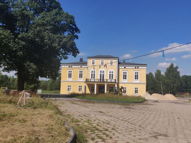 To jedno z najpiękniejszych miast na Śląsku. Czaruje jedynym takim pałacem myśliwskim w Polsce