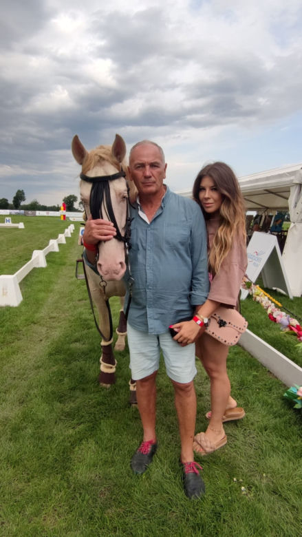 Karol Strasburger - dzięki żonie i córce kocham święta - dostaliśmy foto rodzinne
