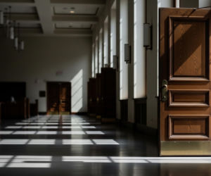 Mateusz M. podszywał się pod prokuratora. Szokujący wyrok i miliony do zwrotu?