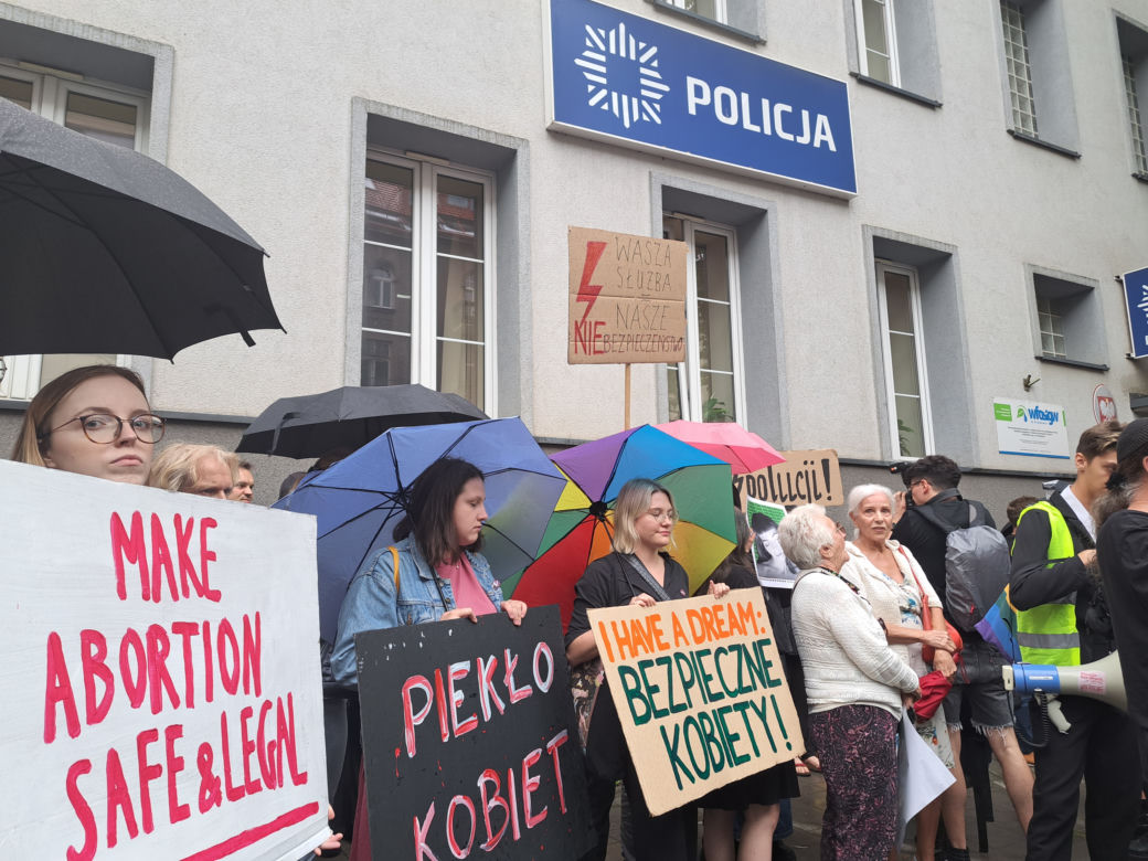 "Nigdy nie będziesz szła sama. Solidarnie z Joanna". Protest w Krakowie