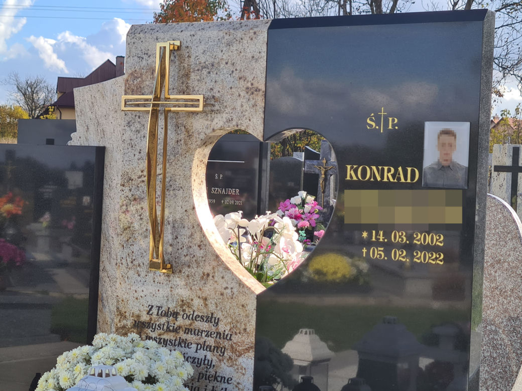 Para narzeczonych zmarła w Holandii. Napisy na grobach Wiktorii i Konrada sprawiają, że pęka serce 
