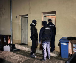 Tragedia w Chełmnie! Matka i trójka dzieci nie żyją po zatruciu czadem