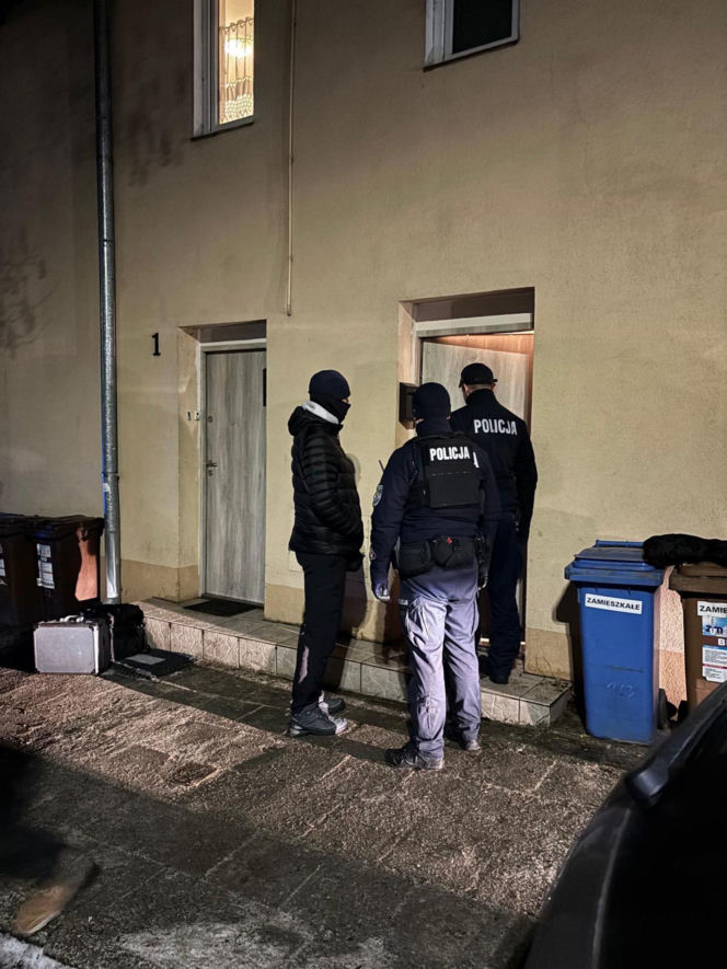 Tragedia w Chełmnie! Matka i trójka dzieci nie żyją po zatruciu czadem