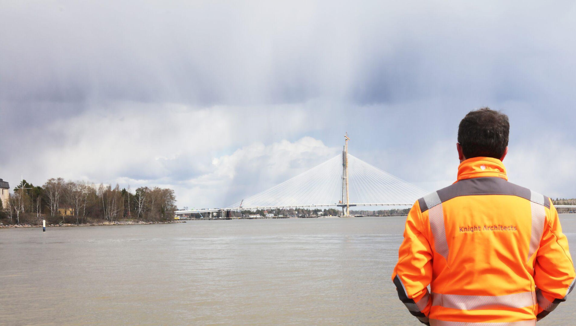 Most Kruunuvuorensilta w Helsinkach to dzieło  projektantów z biur Knight Architects (pod kierunkiem Toma Osborne’a) oraz inżynierów z WSP Finland