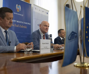 Toruń będzie miał pięć nowych tramwajów od firmy PESA. Umowa podpisana
