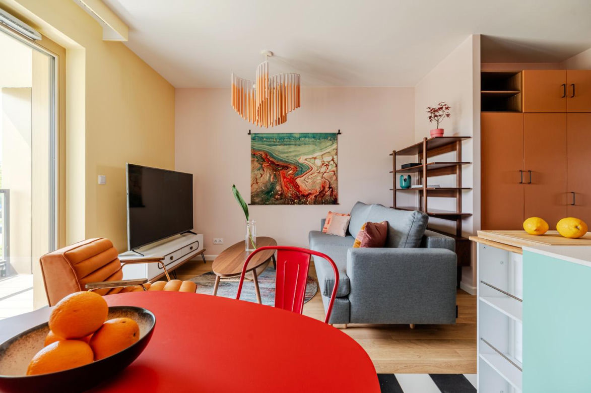 Kolorowe mieszkanie w stylu kalifornijskiego modernizmu