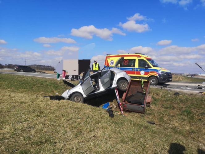 Rozbite auta i ranni na drodze. Wypadek w gminie Szczurowa [ZDJĘCIA]
