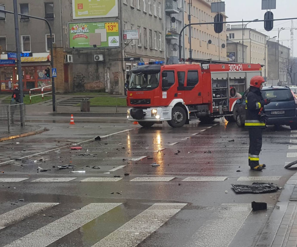 Wypadek przy skrzyżowaniu Zachodniej i Lutomierskiej. Utrudnienia w ruchu [ZDJĘCIA]