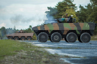 „Duch dyscypliny” i 800 euro. Nowy program Macrona ma wzmocnić armię