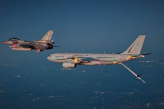 Polski F-16 i francuski Airbus A330 MRTT. Jak wyglądało tankowanie w powietrzu po defiladzie?