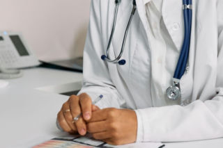 Psychiatra pod lupą śledczych. 168 zwolnień miało być fikcyjnych