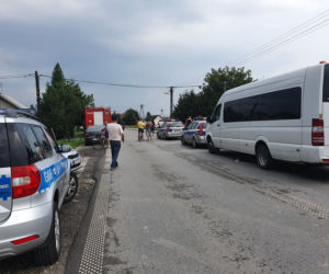 Dramatyczny wypadek autobusu z dziećmi w Świniarsku
