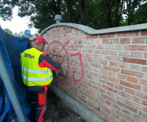 Napisu „Anty-Jude” nie ma już na murze cmentarza