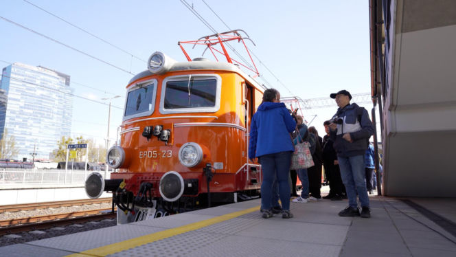 Jechałem legendarnym pociągiem. W środku jak kiedyś, aż trudno uwierzyć! Ludzie mówią wprost: „to były czasy”