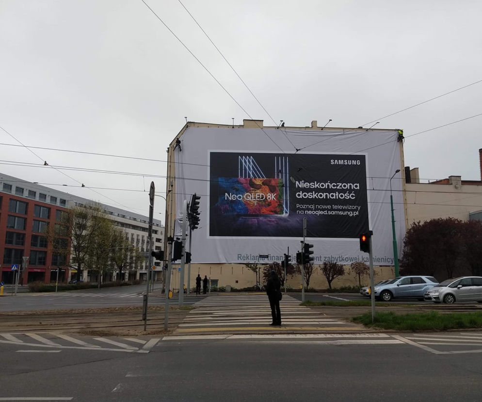 Reklama przy ulicy Estkowskiego