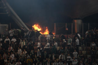 Płoną trybuny przez Łazienkowskiej 3