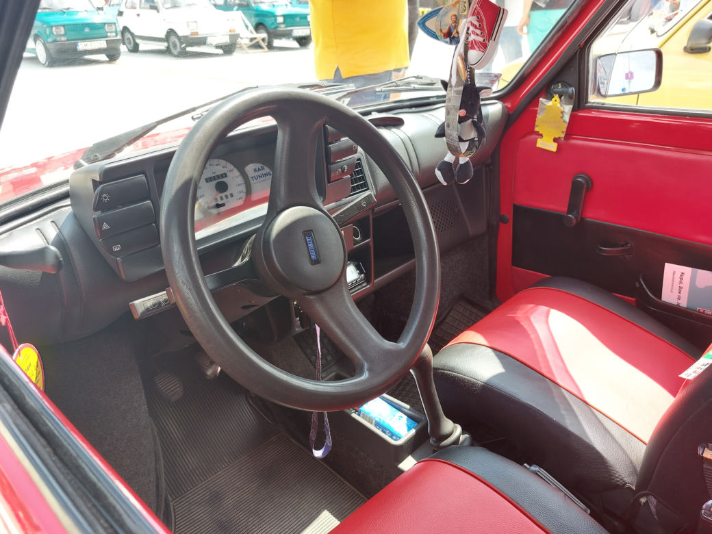 Zlot fiatów 126p w Galerii Libero w Katowicach