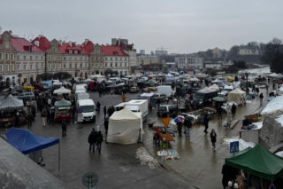 Lubelska Giełda Staroci wróciła po przerwie. Deszcz odstraszył tłumy, ale okazji nie brakowało