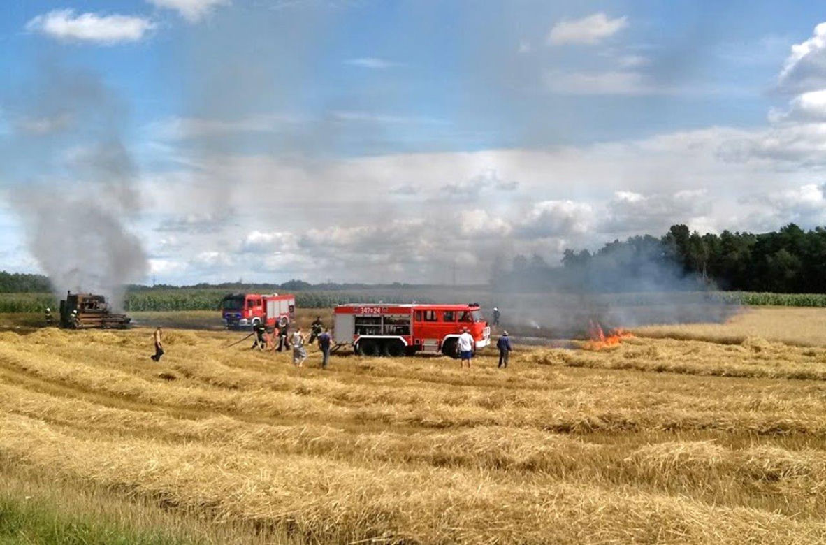 Bolesty. Żniwa w pełni, a kombajn stanął w ogniu! Dramat rolników z podlaskiego