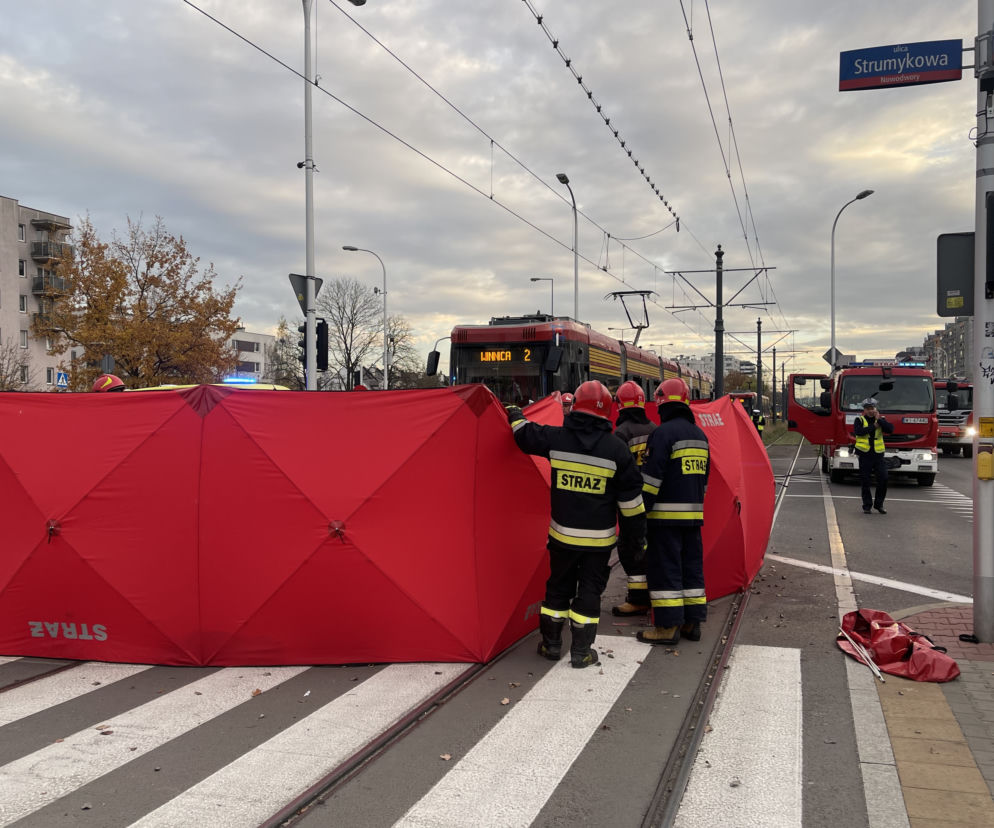 Poważny wypadek na Białołęce. Auto zmiecione przez tramwaj